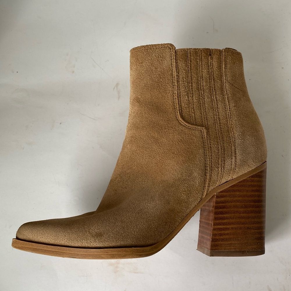 Marc Fisher Tan Suede Chunky Heel Ankle Booties sz 6.5 Boho Chic Western
